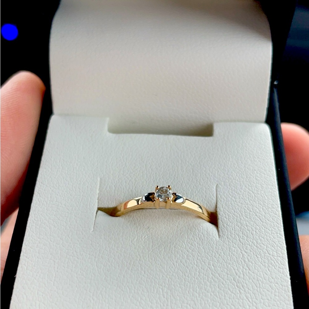 14k Gold Aquamarine gemstone Ring size 6
